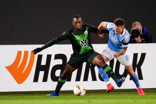 Jérôme Roussillon of Wolfsburg and Arnór Traustason of