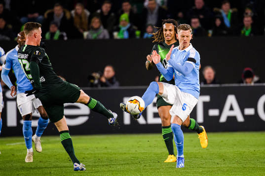 Yannick Gerhardt of Wolfsburg and Sören Rieks of Malmö FF