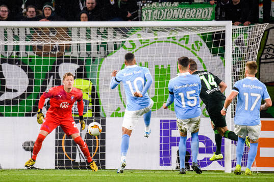Admir Mehmedi of Wolfsburg scores the 2-1 goal behind
