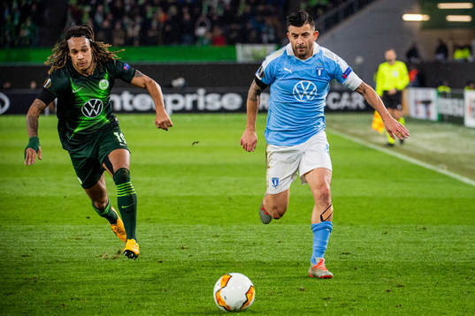 Kevin Mbabu of Wolfsburg and Behrang Safari of Malmö FF