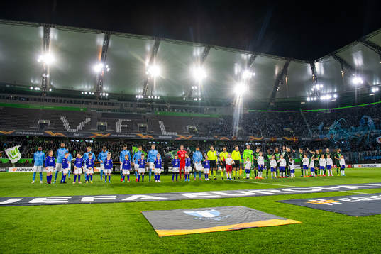 Teams line up