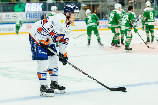 Växjös Simon Svensson innan ishockeymatchen i SHL mellan
