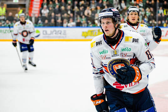 Växjös Fredrik Karlström jublar