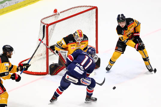 Målchans för Linköpings Henrik Törnqvist