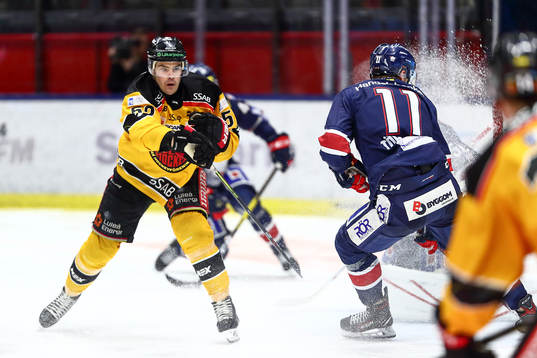 Luleås Karl Fabricius gör mål 0-1