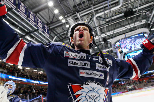 Linköpings Sebastian Karlsson jublar