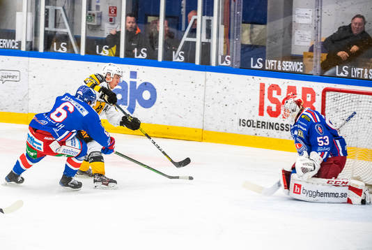 Oskarshamns målvakt Daniel Rosengren och Jesper Dahlroth