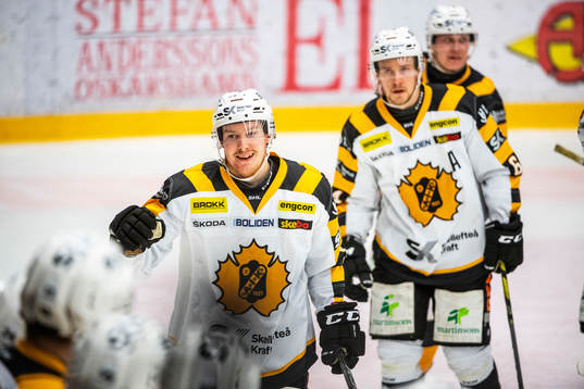 Skellefteås Niclas Burström jublar