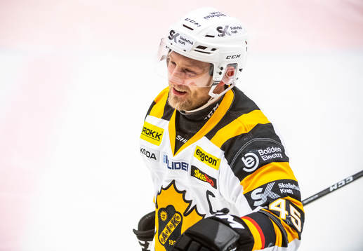 Skellefteås Oscar Möller jublar