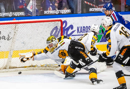 Oskarshamns Jonas Engström (ej i bild) gör 3-3 bakom