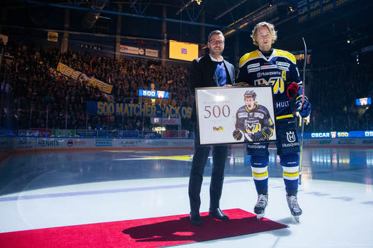 s Oscar Sundh hyllas för att ha spelat 500 matcher