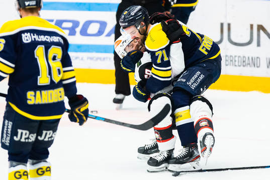 s Linus Fröberg i slagsmål