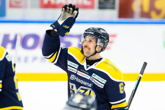 s Christoffer Persson jublar
