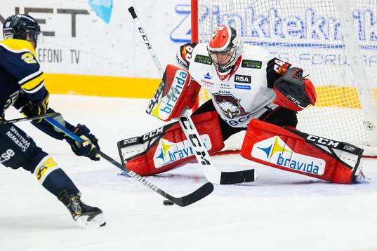 s Lias Andersson och Malmö Redhawks målvakt Oscar