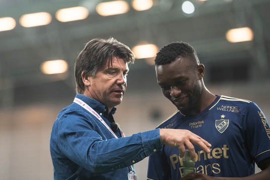 Djurgårdens sportchef Bosse Andersson och nyförvärv