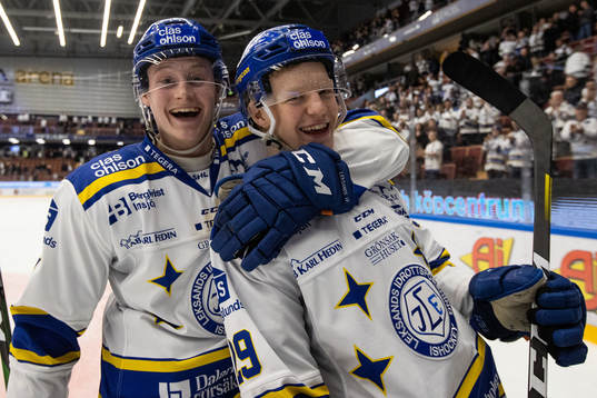 Leksands Lucas Nordsäter och Emil Heineman  jublar