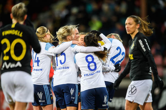 Djurgårdens Olivia Schough jublar med lagkamrater