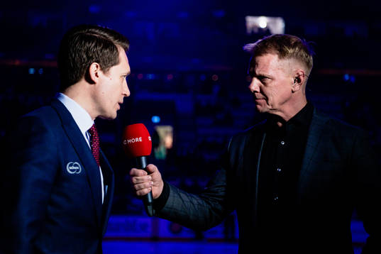 Växjös tränare Sam Hallam blir intervjuad av Cmore