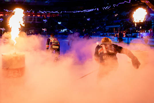 Växjös intro före ishockeymatchen i SHL mellan Växjö