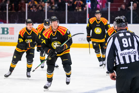 Brynäs Nicklas Danielsson jublar