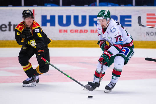 Brynäs Victor Söderström och Frölundas Patrik Carlsson