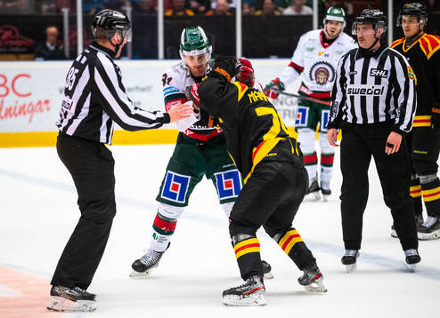 Frölundas Nicklas Lasu och Brynäs Daniel Mannberg i bråk