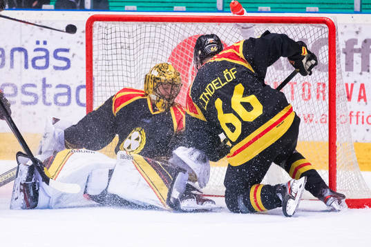 Brynäs målvakt Samuel Ersson med en räddning