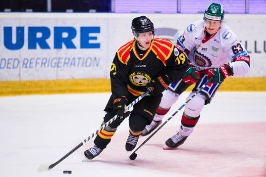 Brynäs Daniel Mannberg och Frölundas Brandon Gormley