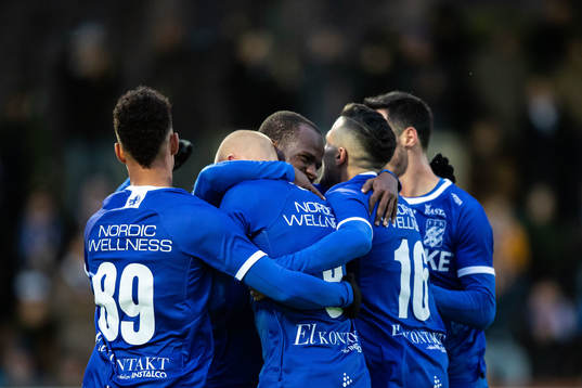 IFK Göteborgs Robin Söder jublar med lagkamrater