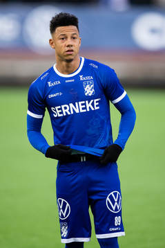 IFK Göteborgs Tobias Sana innan fotbollsmatchen i Svenska