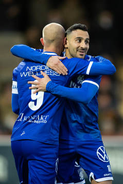 IFK Göteborgs Robin Söder jublar med Sargon Abraham