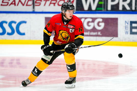 Skellefteås Rickard Hugg  värmer upp i SK Lejons