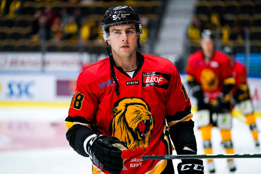 Skellefteås Joakim Lindström  värmer upp i SK Lejons