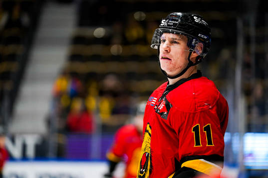 Skellefteås Anton Holm  värmer upp i SK Lejons