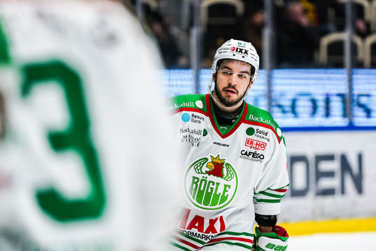 Rögles Chris Desousa jublar