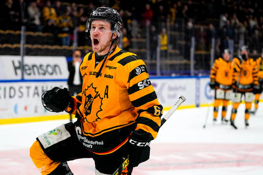 Skellefteås Jonathan Pudas jublar