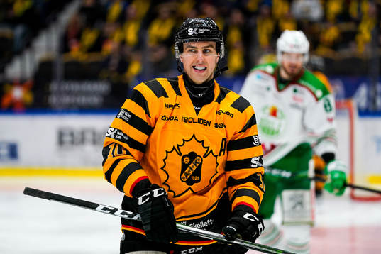 Skellefteås Joakim Lindström jublar