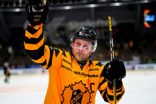 Skellefteås Oscar Möller jublar