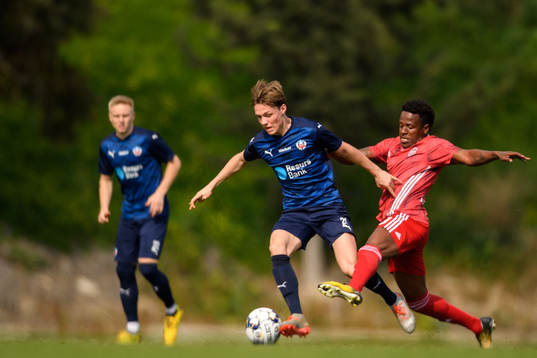 Helsingborgs Filip Sjöberg och Liepajas Torres