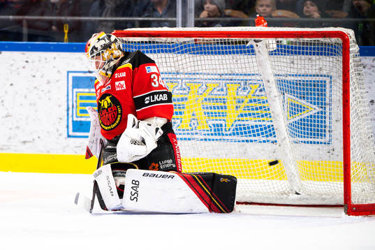 Färjestads Daniel Viksten gör 2-1 bakom Luleås målvakt
