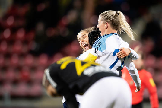 Djurgårdens Olivia Schough och Linda Maserame Motlhalo