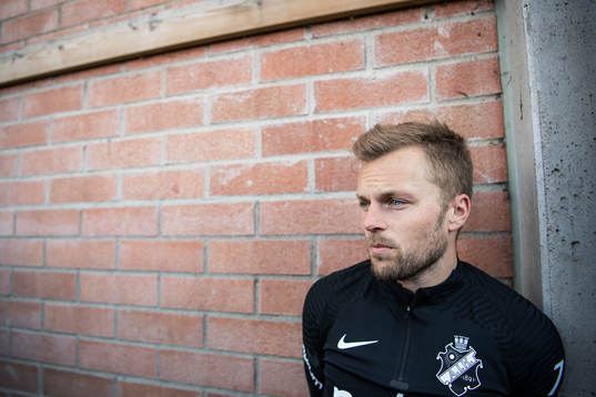 s Sebastian Larsson