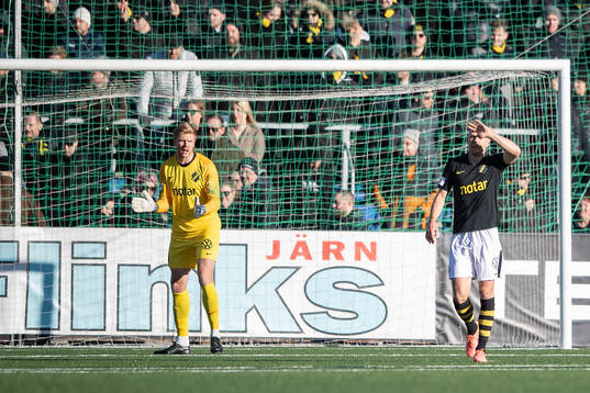 s Per Karlsson störs av solen