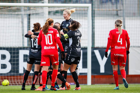 Göteborgs Filippa Angeldal jublar med lagkamrater