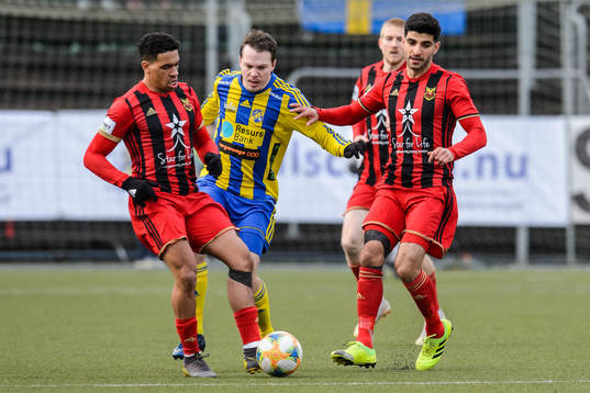 Östersunds Jamie Hopcutt och Rewan Amin mot Eskilsminnes