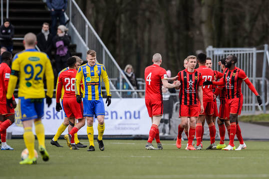 Östersunds spelare jublar