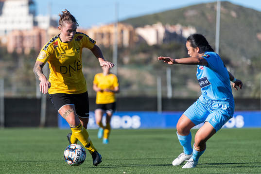 Mimmi Löfwenius of LSK Kvinner and Maria Sørenes of