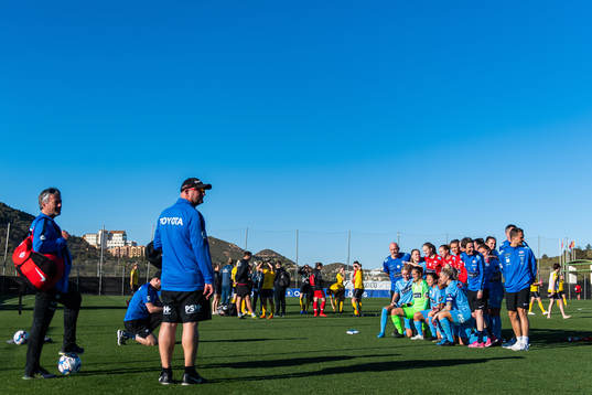 The team of Avaldsnes pose for a photo