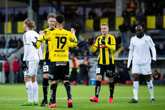 Häckens Daleho Irandust jublar ihop med Alexander