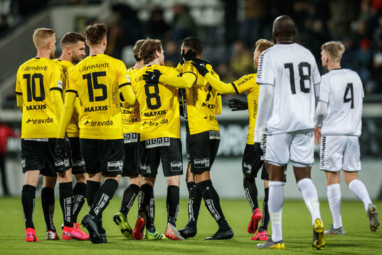 Häckens Ahmed Yasin jublar med lagkamrater